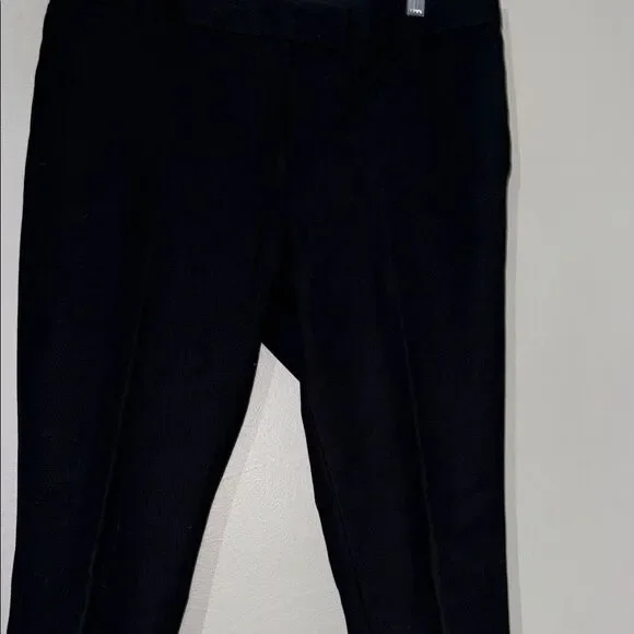 Ann Taylor Black Dress Pants with Tailored Silhouette - Picture 5 of 8